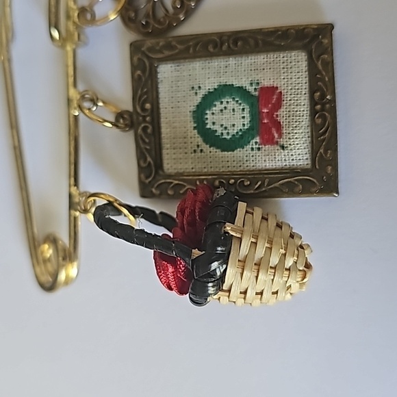 Safety Pin Dangling Charm Brooch Pin 2.75" Vintage Gold Tone Heart Flower Basket - Picture 2 of 5